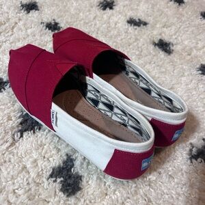 Toms | Red & White Womens Size 9